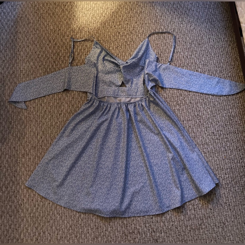 SHEIN WYWH Twist Peekaboo Front Tie Back Ditsy Floral Print Cami Dress - Picture 2 of 6